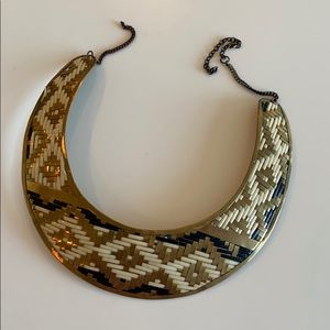 Collar necklace